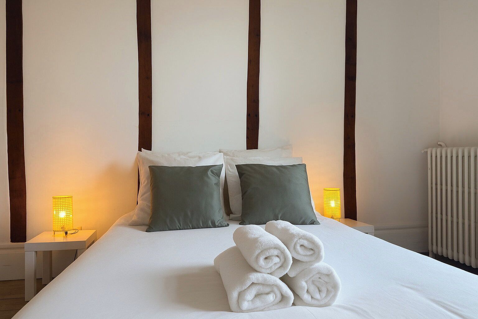 4 bedrooms, desk, iron/ironing board, WiFi