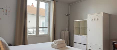 4 Schlafzimmer, Schreibtisch, BĂŒgeleisen/BĂŒgelbrett, WLAN