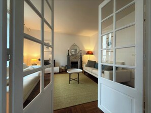 Télévision, cheminée