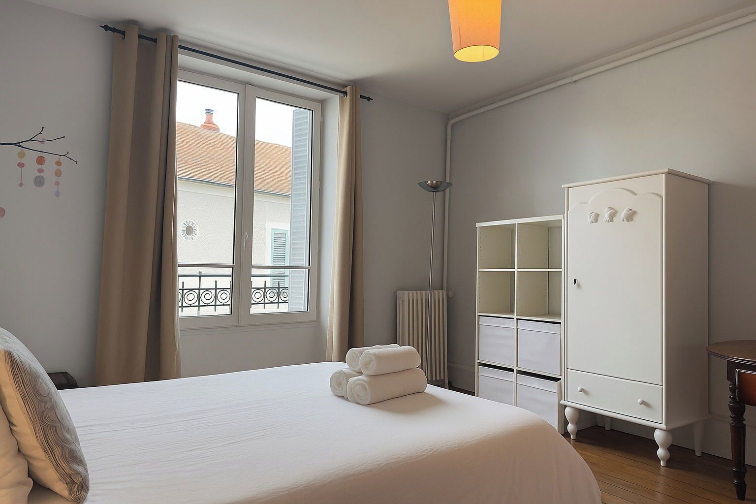 デスク、アイロン / アイロン台、WiFi、ベッドシーツ