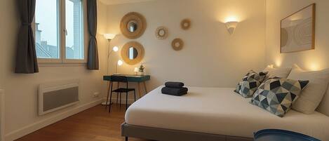Iron/ironing board, WiFi, bed sheets
