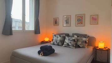 Iron/ironing board, WiFi, bed sheets