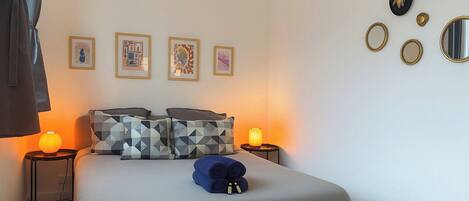 Iron/ironing board, WiFi, bed sheets