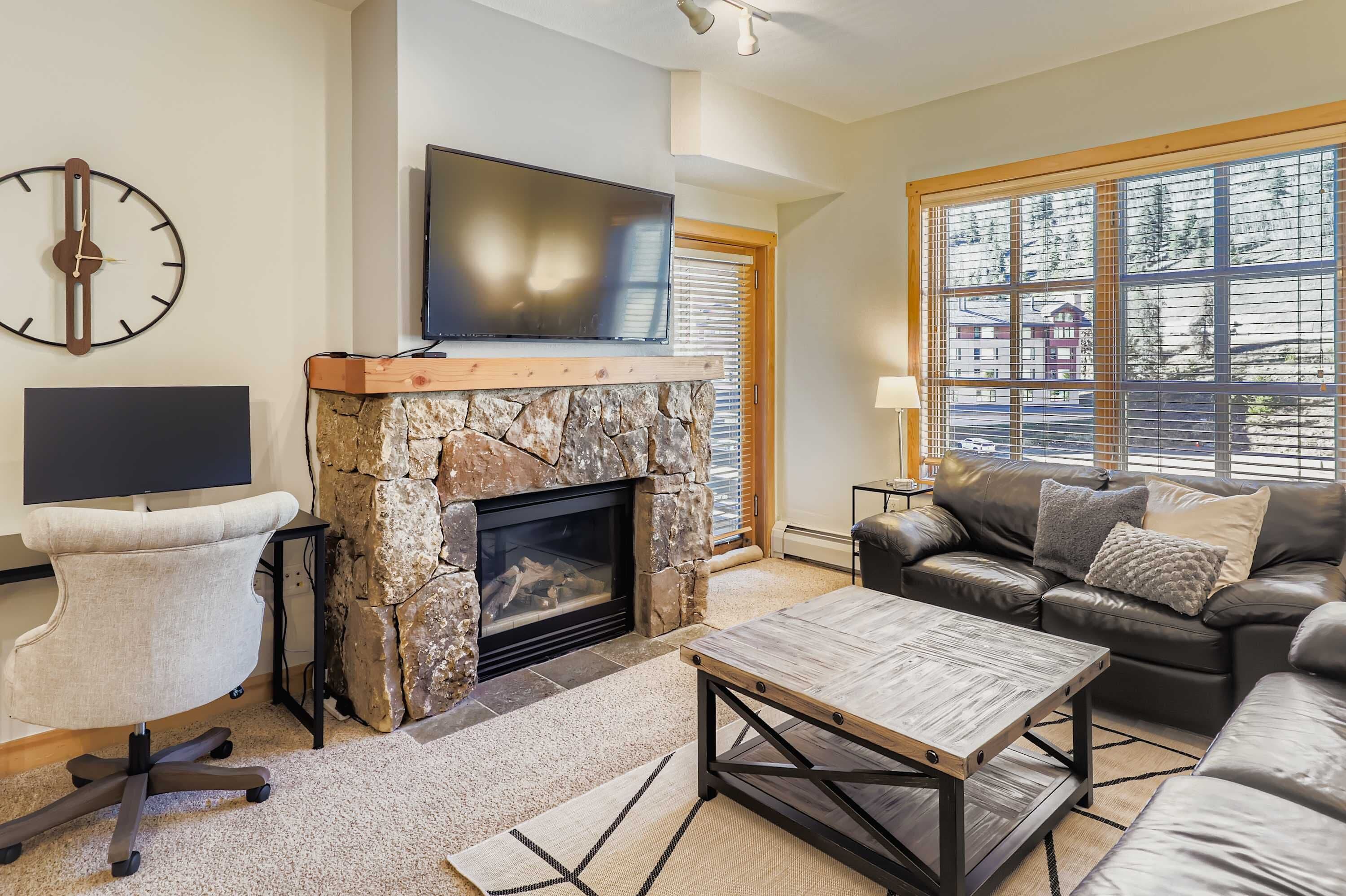 TV, fireplace