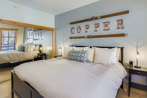 Iron/ironing board, travel cot, free WiFi, bed sheets - Updated Ski Access 1BR Copper Mountain Condo, Cozy King Bed,Views, Hot Tub (Copper Mountain)