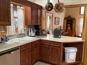 Micro-ondes, four, plaque de cuisson, lave-vaisselle