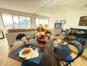 Dining - 06DJ - Apartment with sea view for 4 people - terrace (Villeneuve-Loubet)