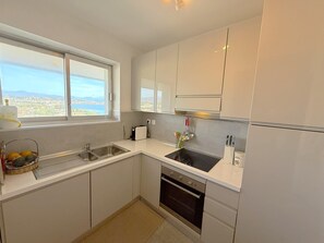 Coffee/tea maker, fridge, microwave, oven - 06DJ - Apartment with sea view for 4 people - terrace (Villeneuve-Loubet)