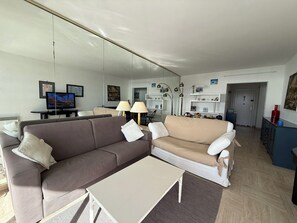 TV - 06DJ - Apartment with sea view for 4 people - terrace (Villeneuve-Loubet)