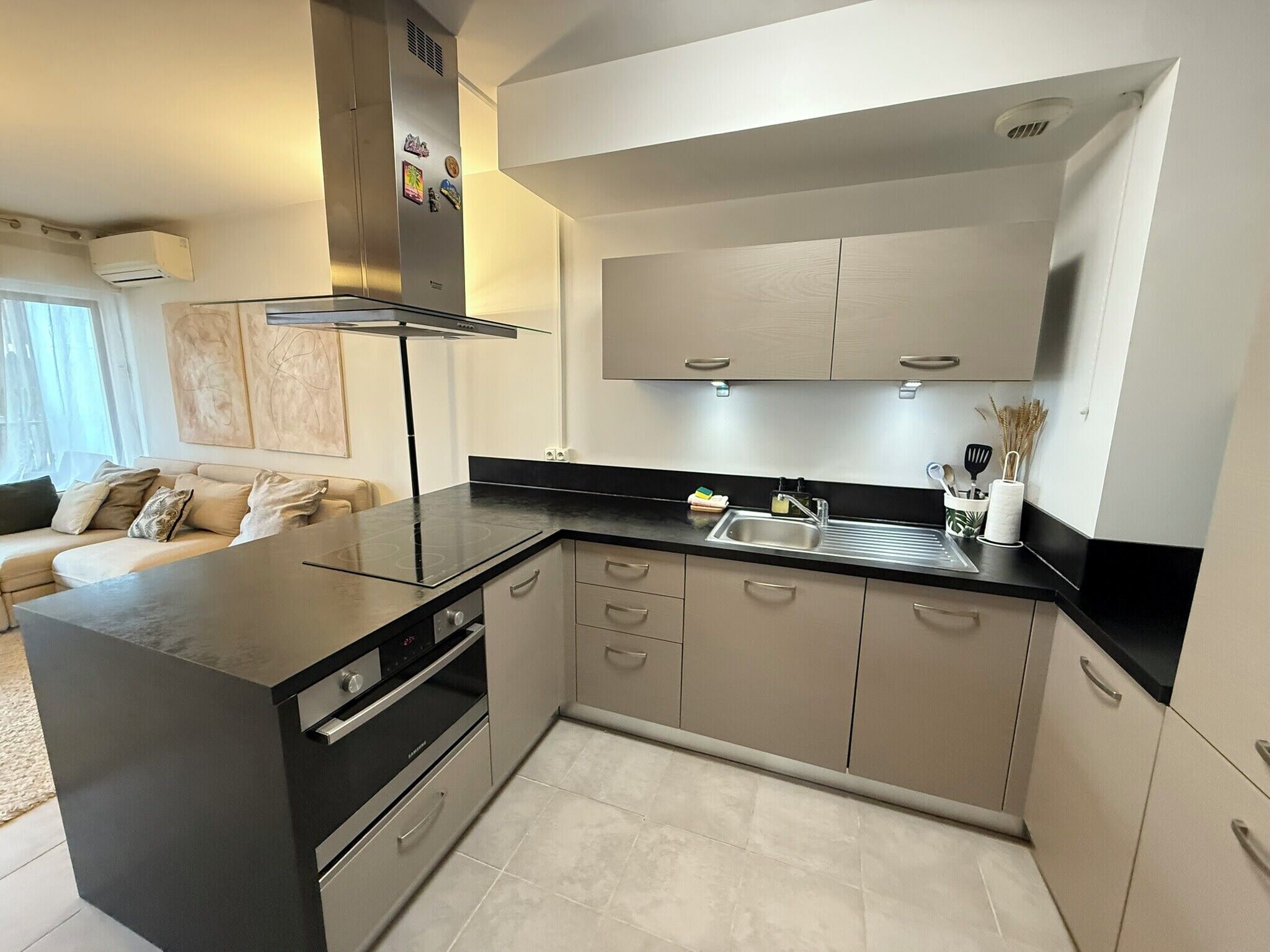 Réfrigérateur, micro-ondes, four, lave-vaisselle