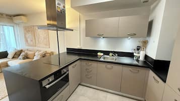 Réfrigérateur, micro-ondes, four, lave-vaisselle