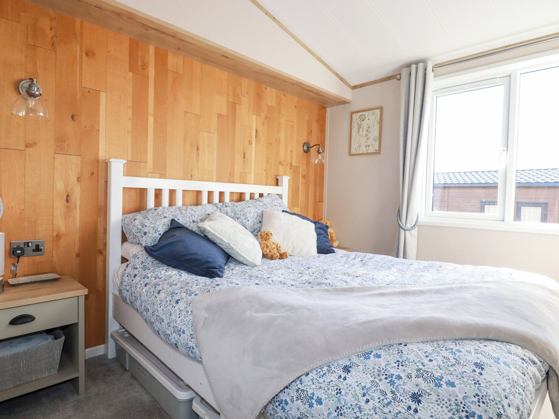 2 quartos, individualmente decorados, individualmente mobiliados