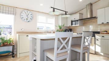 Dishwasher, cookware/dishes/utensils