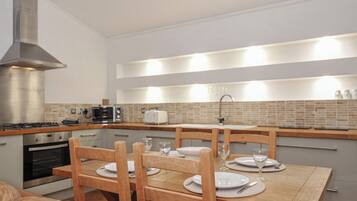 Dishwasher, cookware/dishes/utensils