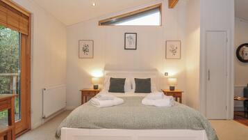 2 bedrooms, individually decorated, individually furnished, free WiFi