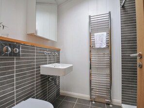 Shower - 2 Streamside (Looe)