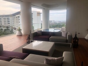 Interior - Luxurious 4BR Penthouse at Grand Luxxe Residence Club (Las Jarretaderas)