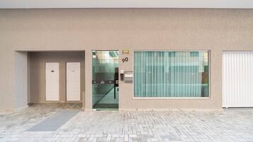 Apartamento básico | Detalhe da fachada