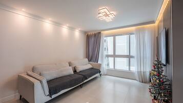 Basic Apartment | Living area