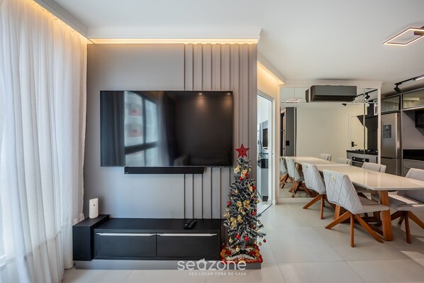 Basic Apartment | Dining