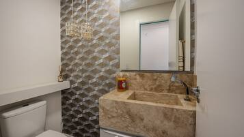 Basic Apartment | Bathroom | Shower