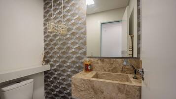 Departamento básico | Baño | Regadera