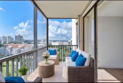 Amazing 2-bedroom apartment with AC in vibrant Aventura