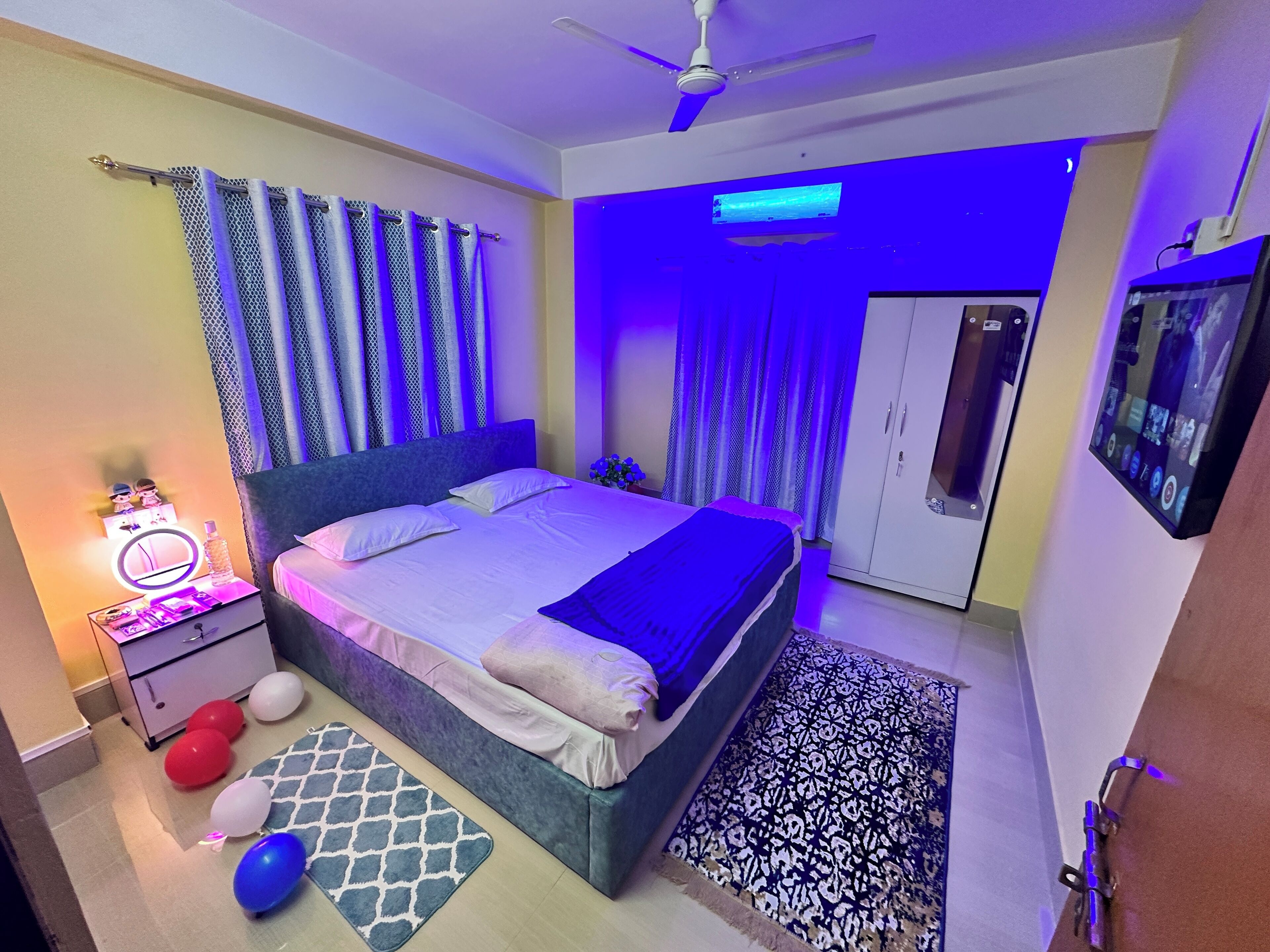 Iron/ironing board, WiFi, bed sheets