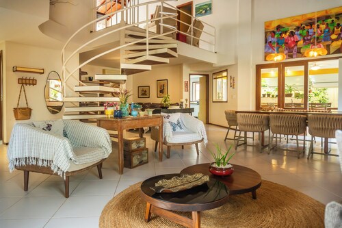 Casa Cajueiro, ideal for families, with daily cleaning, just steps from the beach and Eco Park.