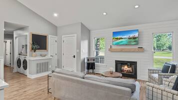 Smart TV, fireplace, stereo