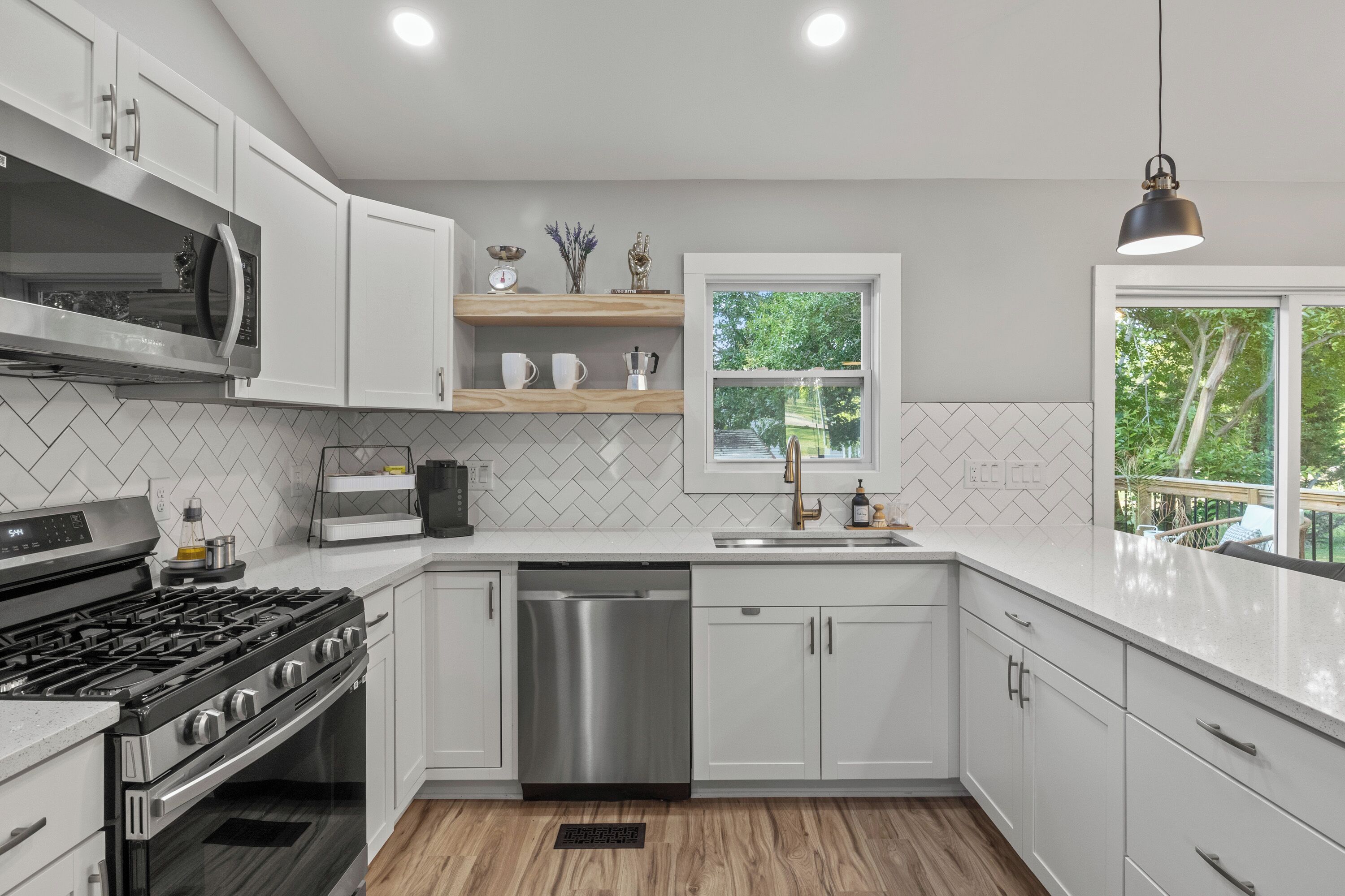 冰箱、微波炉、烤箱、炉灶