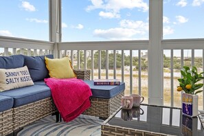 Interior - Pink Pompano - Ocean View & Beach Supplies (Pensacola)
