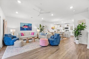 TV, ping pong, books - Pink Pompano - Ocean View & Beach Supplies (Pensacola)