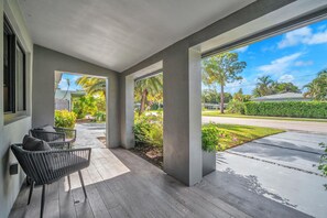 Terrace/patio - Almost Famous - Pool - Jacuzzi (Wilton Manors)