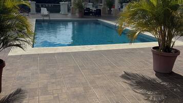 2 piscinas al aire libre