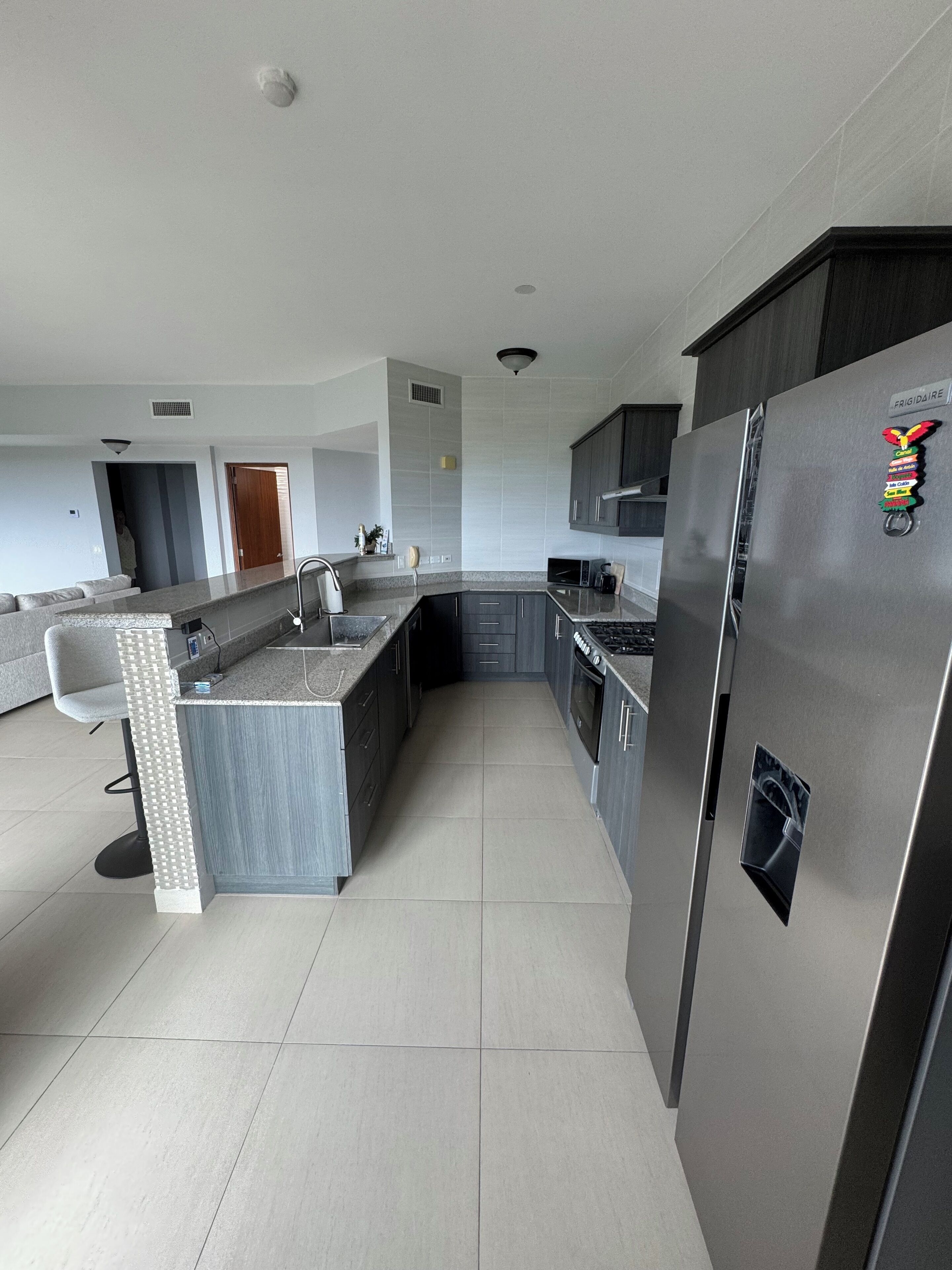 Luxury Condo, Ocean View | Private kitchen