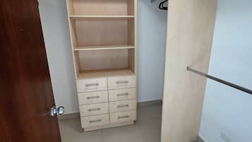 Apartamento de lujo, vistas al mar | Armario