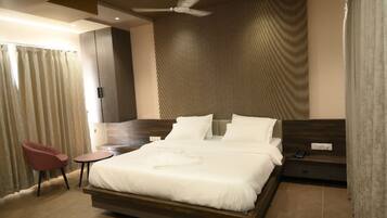 Desk, laptop workspace, free WiFi