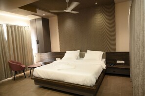 Desk, laptop workspace, free WiFi