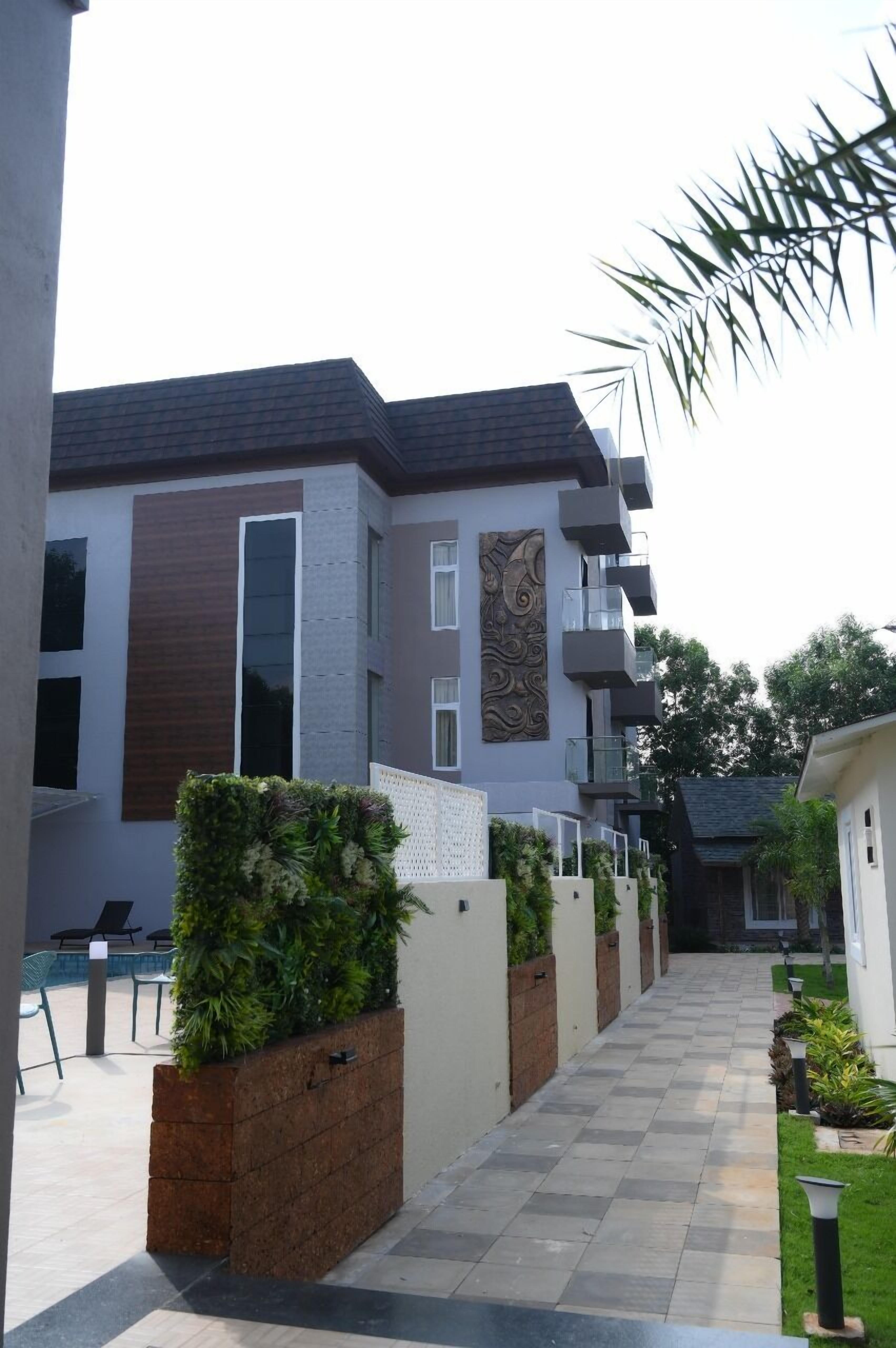 デスク、ノートパソコン用作業スペース、WiFi (無料)