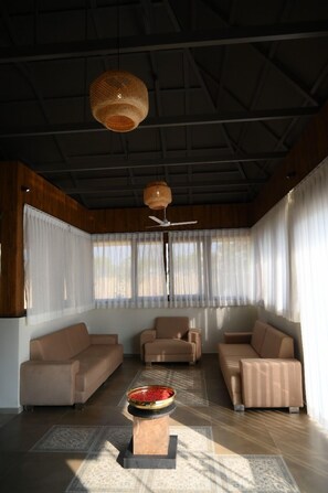 Desk, laptop workspace, free WiFi