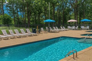 Pool - Five Bear Chalet (Gatlinburg)