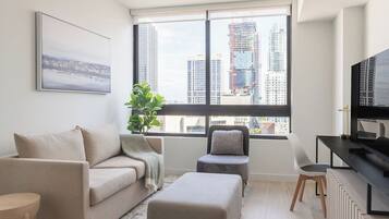 One-Bedroom King Apartment-High Floor