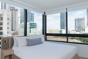 Suite Deluxe | Espace de travail pour ordinateur portable, Wi-Fi gratuit