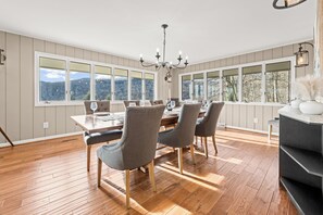 Dining - Seven Devils Sky Haven: Hot Tub, Tubing, and Mountain Views (Seven Devils)