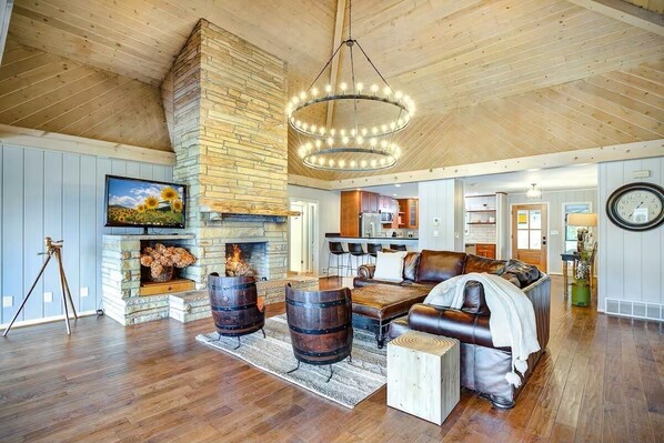 TV, fireplace - Seven Devils Sky Haven: Hot Tub, Tubing, and Mountain Views (Seven Devils)