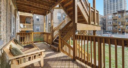 Walk to Wrigley! Spacious 3BR in the Heart of Chicago