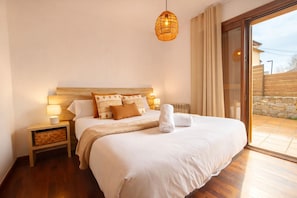 Travel cot, free WiFi, bed sheets - Vall de Muntanyes - Costabona (Molló)
