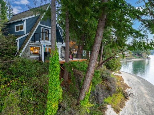 Oyster Bay Waterfront 3Bd - 2Bth