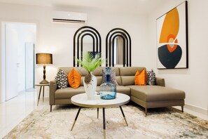 Smart TV - Fully Furnished 2 Bedroom Apartment @ Loxwood (Accra)